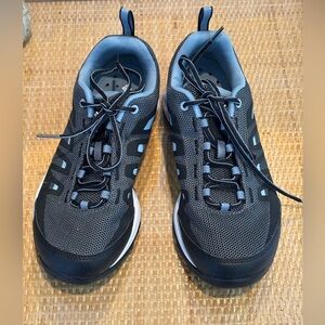 Columbia Women's Vapor Vent hiking shoes / runners size 8.5 only worn 1-2 times